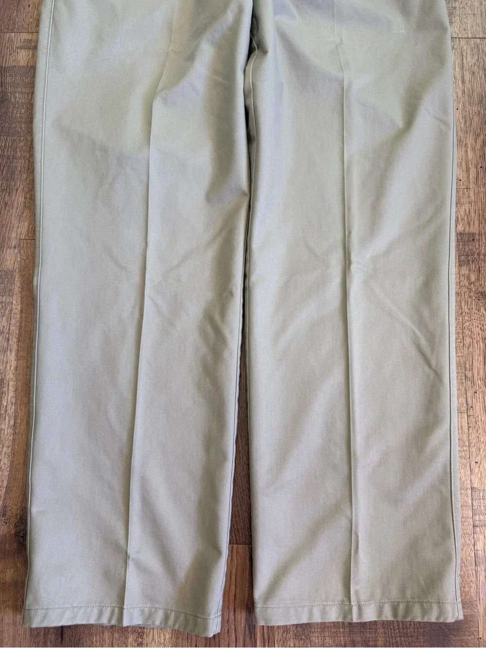 ST. JOHN’S BAY Worry Free Men's Beige Khakis Classic Fit Straight Twill 38